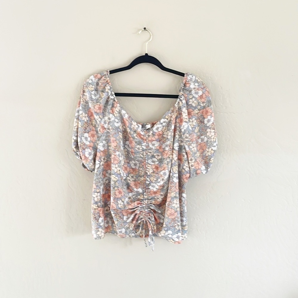 Lily‎ White Floral Front Scrunched Top